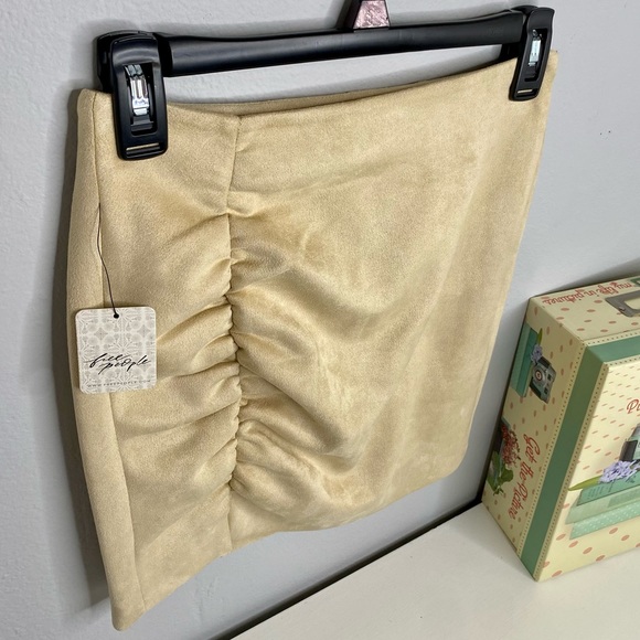 NWT FREE PEOPLE Cinched Seam High Rise Slit Detail Tan Faux Suede Mini Skirt - Picture 4 of 9